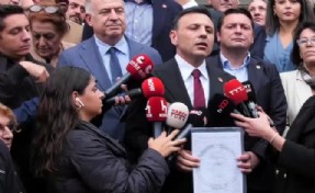 Özgür Çelik geldi, bekledi ve mazbatasını aldı!