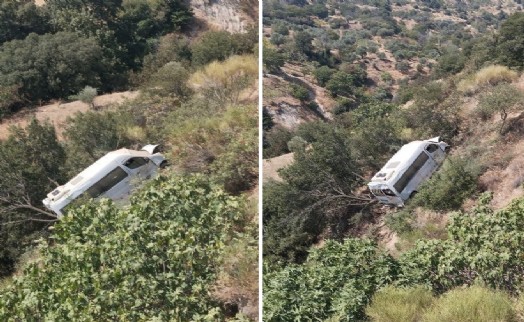 Servis minibüsü, uçuruma yuvarlandı: 4'ü öğrenci, 5 yaralı