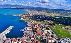 Urla'da 83 mezar gün yüzüne çıktı