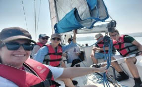 Yetişkin grubu yelken eğitimleri İzmir Marina’da devam ediyor