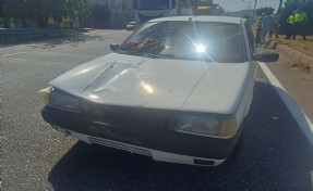 Yolun karşısına geçerken otomobilin çarptığı yaya kurtarılamadı
