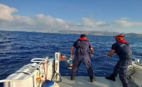 Yunanistan'a yüzerek geçmeye çalışan 5 kaçak göçmen yakalandı
