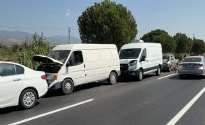 Zincirleme kazada anne ve 3 aylık bebeği yaralandı