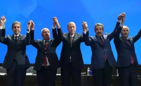 4 belediye başkanı AK Parti'ye katıldı! Rozetlerini Erdoğan taktı