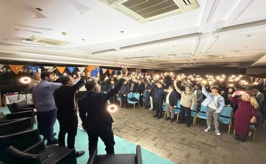 AK Parti İzmir oy kullanmamış 500 seçmenle buluştu