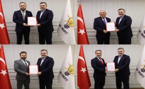 AK Parti İzmir’de 4 ilçede revizyon: Saygılı yetki belgelerini verdi!