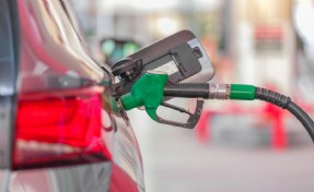 Akaryakıta zam yağmuru sürüyor: Motorine bir zam daha