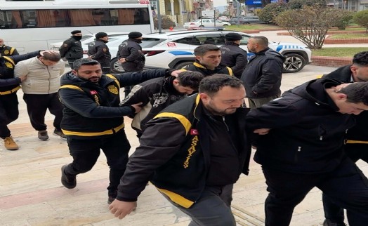 Akraba pazarcılar arasında silahlı çatışma: 5 şüpheli tutuklu!
