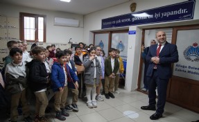 Aliağa Belediyesi Zabıta Müdürlüğü minik misafirlerini ağırladı
