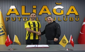 Aliağa FK'da Tahir de imzayı attı