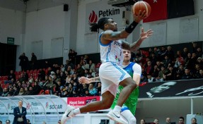 Aliağa Petkimspor zirveyi bırakmadı