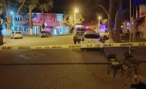 Alkol masasındaki tartışma silahlı kavgaya dönüştü: 1 ölü, 2 yaralı