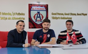 Altınordu'dan iki imza daha