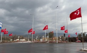 Aydın Şehir Hastanesi kavşağı Türk bayraklarıyla donatıldı