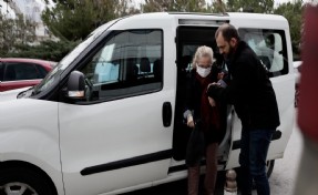 Balçova Belediyesi fizik tedavi ve onkoloji hastalarının yanında
