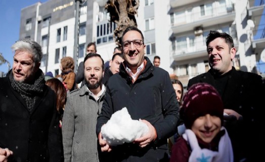 Balçova’da Kar Şenliği coşkusu: Başkan Yiğit çocuklarla kar sevincine ortak oldu
