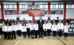 Balçova’daki spor turnuvasında ortak duruş: 'Elinizi zorbalığa değil, dostluğa kaldırın'