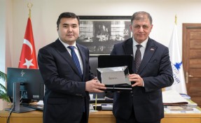 Başkan Tugay’dan Kırgızistan heyetine Aytmatov Kütüphanesi jesti