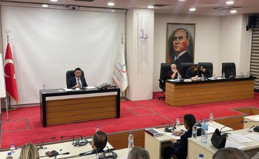 Bayraklı Meclisi'nden Başkan Önal'a borçlanma yetkisi!