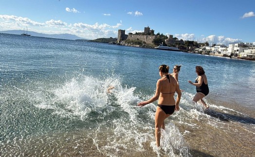 Bodrum ve Milas'ta yeni yılın ilk gününde deniz keyfi!