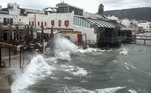 Bodrum’da fırtına: Feribot seferleri iptal edildi