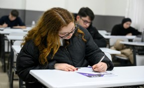 Bornova'da öğrencilere ücretsiz eğitim desteği