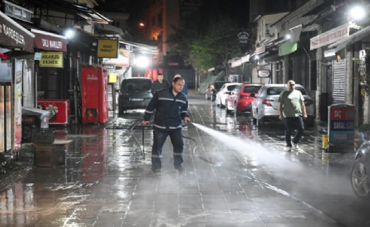 Bornova’da temizlik mesaisi hiç bitmiyor