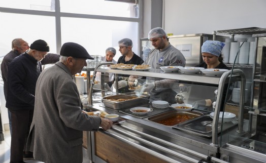 Buca'da 44 bin kişiye askıda yemek