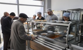Buca'da 44 bin kişiye askıda yemek