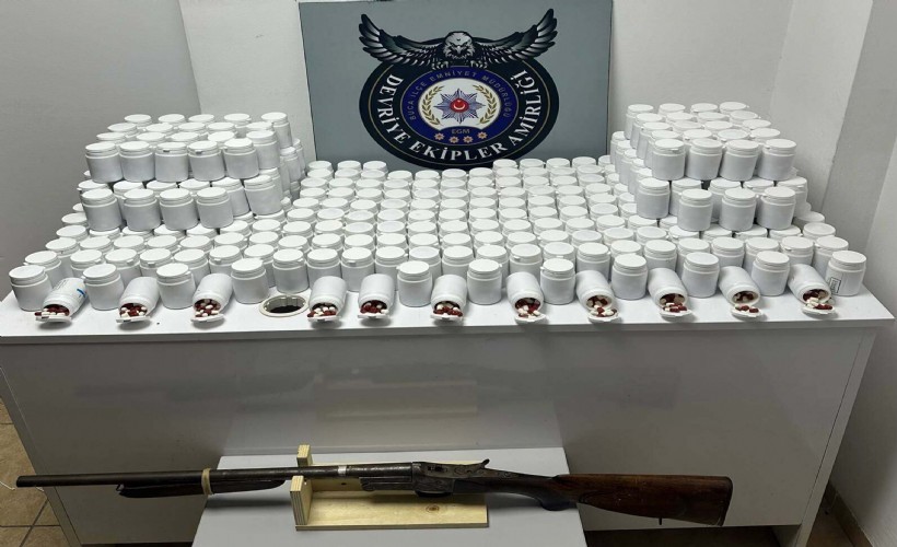 Buca'da uyuşturucu operasyonu: Aracından 17 bin zehir çıktı!