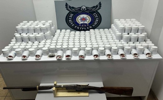 Buca'da uyuşturucu operasyonu: Aracından 17 bin zehir çıktı!
