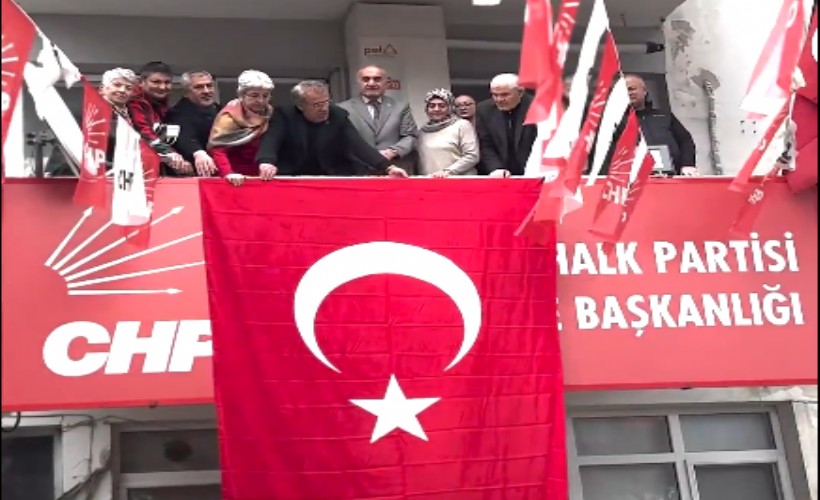 CHP İzmir’den 30 ilçede Bayraklı mesaj: 'Hep dalgalanacak'