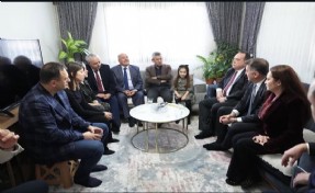 CHP Lideri Özel'den Manisa ve İzmir'de taziye ziyaretleri