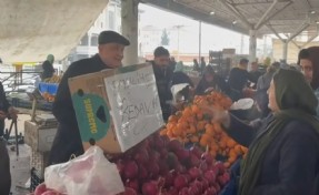 CHP’li vekil, emekliye turp dağıttı: ‘AKP hükümeti en azından utanır diye…’