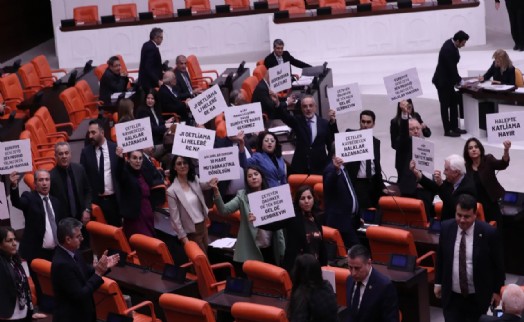 DEM Parti'den Meclis'te 'Suriye' protestosu