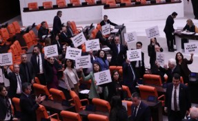 DEM Parti'den Meclis'te 'Suriye' protestosu