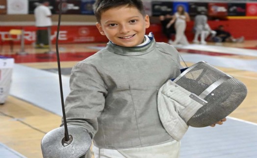 Demir Çırpan eskrimde parlıyor