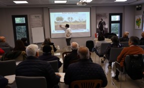 Efes Selçuk'ta zeytin budama eğitimi düzenlendi
