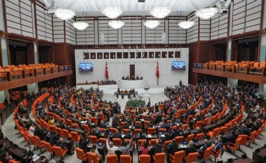 Emekli zammı gece yarısı mı geçirilecek? Muhalefet vekilleri Meclis’e çağırdı!