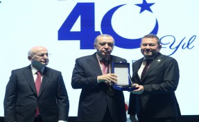 Erdoğan’dan İzmirli iş insanı Nazım Torbaoğlu’na anlamlı plaket