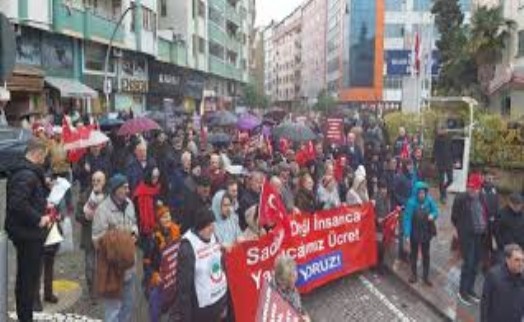 Erdoğan’ın memleketinde emekli sokağa çıktı