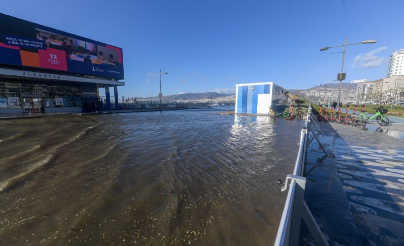 Fırtına duvarı Kordon’u böyle korudu; Gündelik yaşam devam etti