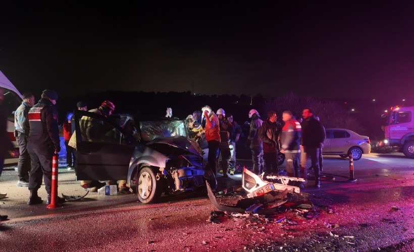 Foça'da gece yarısı can pazarı: 2'si ağır 6 yaralı