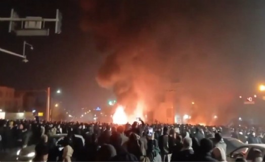 İran'da protestolar sürüyor: En az 34 ölü! İnternet kesildi