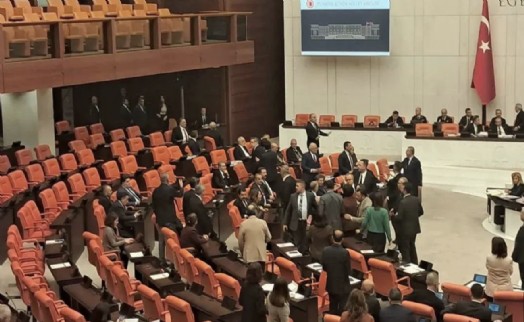 İyi Parti'den DEM Parti'ye: Türkiye Büyük Millet Meclisi’ni PKK’nın kampı zannediyorlar
