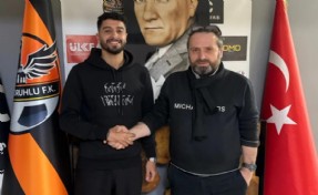 İzmir Çoruhlu sağ kanat oyuncusunu buldu