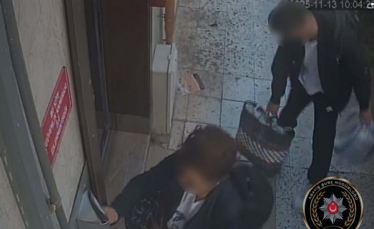 Anne cinayetinde kan izleri ele verdi: 2 kardeş tutuklandı