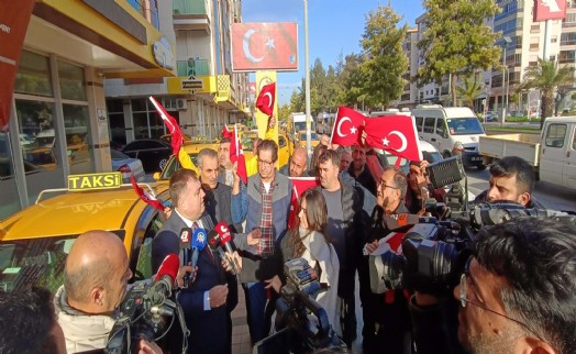 Sınırdaki saldırıya İzmir’den tepki: Taksiler Türk bayrağıyla donatıldı