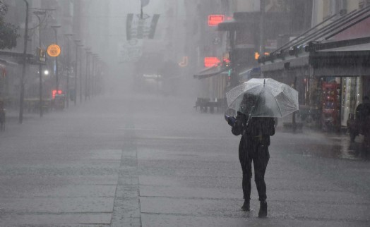 İzmir için kuvvetli sağanak yağmur uyarısı