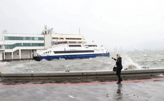 İzmir’de vapur ve arabalı feribot seferleri normale döndü!
